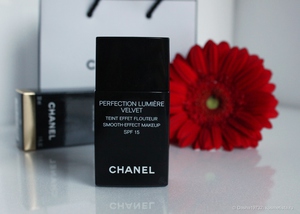 Chanel Perfection Lumiere Velvet Тональный флюид SPF 15