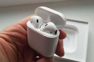 Беспроводные наушники AirPods