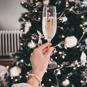 Нарядить ёлку