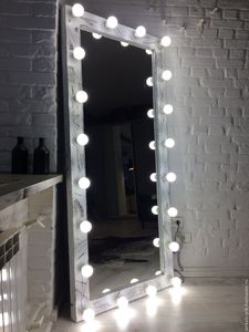 Зеркало с лампочками