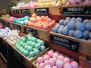 Бомбы и масла для ванны от Lush