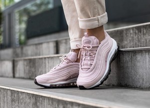 Розовые кроссовки Nike Air Max