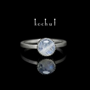 Каблучка "Юпітер". Срібло, місячний камінь