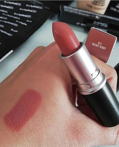 Губная помада Matte Lipstick