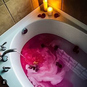 Пропасть на пару часов в ванной с бомбочками от Lush