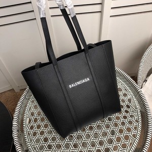 BALENCIAGA EVERYDAY XS TOTE BAG IN BLACK