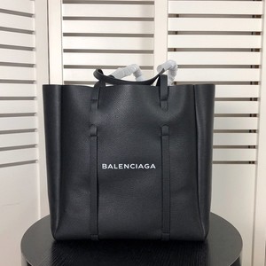 Balenciaga Everyday Medium Tote Bag Calfskin In Black