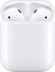 Беспроводные наушники Apple AirPods в зарядном футляре