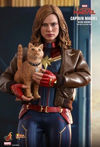 Hot Toys Captain Marvel Deluxe Version