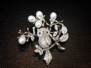 You need to find stores and sellers who sell Wholesale Marcasite Brooch. There are many people and wholesalers who are selling jewelry and you just need to identify those people and buy a lot of jewelry for yourself in less money.