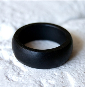 Кольцо черное крупное
