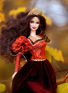 Кукла барби: принцесса Португалии. На йога-теле