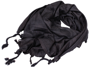 Чёрный шарф-арафатка. Лучше вообще без рисунка, можно с минимальным