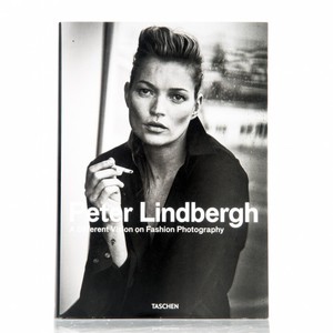 книга-альбомPeter Lindbergh: A Different Vision on Fashion Photography