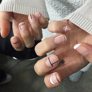 minimalist geometric manicure