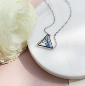 Подвеска с незабудкой