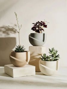 Ceramic flower pots