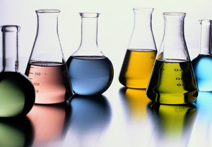 2,4-Bis(trichloromethyl)-6-(4-methoxystyryl)-1,3,5-triazine