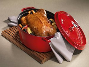 Кокот STAUB красный овальный чугун