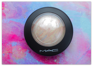 Mac MINERALIZE SKINFINISH LIGHTSCAPADE МЕРЦАЮЩЕ-БЕЖЕВЫЙ