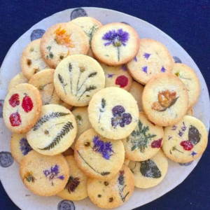 Печенье с засушенными цветами