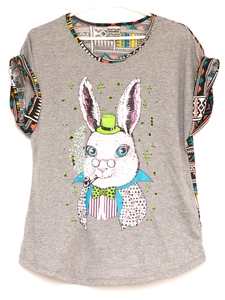 Забавная футболочка с кроликом