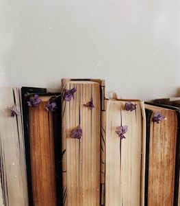 Прочитать за август пять книг