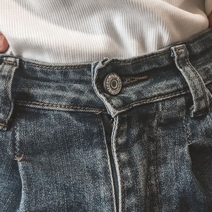 Узкие джинсы