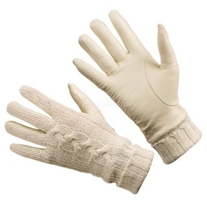 Белые зимние перчатки