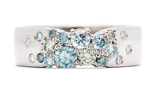 Au3 кольцо из Хельсинки белое с голубо-зелеными бриллиантами