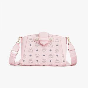 MCM Small Essential Messenger In Visetos Original Light Pink