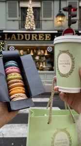 Попробовать макаронс Laduree