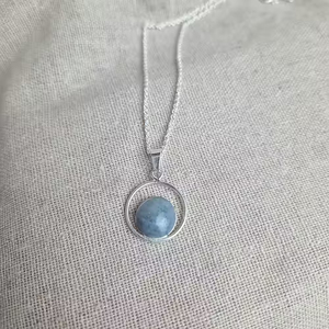 Halsband i äkta silver med kalcedon