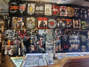 Футболки-футболочки, мерч-мерчочек