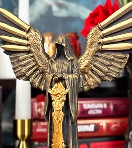 Эта статуэтка