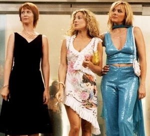 нарядиться и выйти с подругами гулять