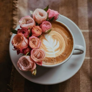 Кофе, цветы и душевный разговор