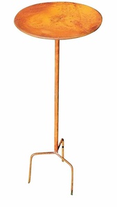 Маленький садовый столик для бокала