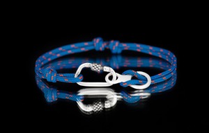 Браслет с восьмеркой и карабином