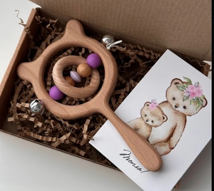 Деревянная погремушка из дерева с можжевеловыми бусинами