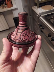 Баночка для соли минимум на 100-200мл (можно и больше)