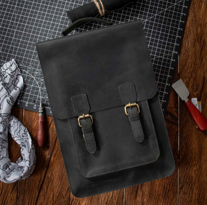 Черный кожаный рюкзак