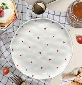 тарелки керамические с сердечками