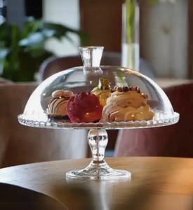 Тортница с крышкой на ножке