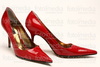 красные лаковые туфли на шпильке