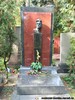 Посетить Новодевичье кладбище