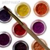 Заниматься в художественной мастерской - научиться рисовать маслом, пастелью, витражными красками и расписывать шелковые ткани.