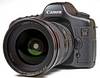 Цифровая "зеркалка" Canon EOS 5D с полноразмерным сенсором