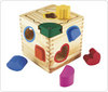 Деревянный куб с игрушками
