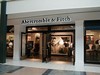 совершить вооруженное деньгами нападение на Abercrombie&Fitch